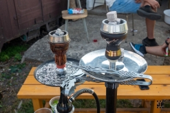 Zahradní slavnost s kytarou u ohně