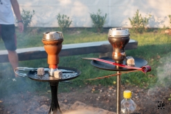 Zahradní slavnost s kytarou u ohně