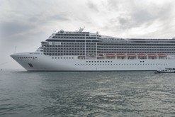 Gigantická loď MSC odjíždí každý den z Benátek / Benátky