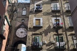 Magické hodiny /Saint Chiara kostel, Neapol, Kampánie