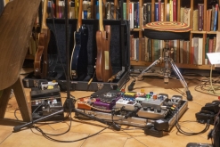 Koncert pro UA: Serhiy Yakimchuk, Ernest Voltr, Pepek a Námořník, Tom77 - Čajovna - vinotéka bez názvu, Lovosice (30. 3. 2023)