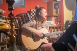 Miri: Planety, vztahy a písně, které tvoří život sám - Čajovna - vinotéka bez názvu, Lovosice (19. 5. 2023)