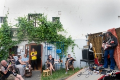 Koonda Holaa - Čajovna - vinotéka bez názvu, Lovosice (22. 6. 2023)