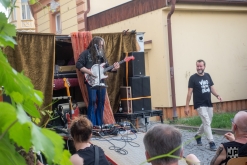 Koonda Holaa - Čajovna - vinotéka bez názvu, Lovosice (22. 6. 2023)