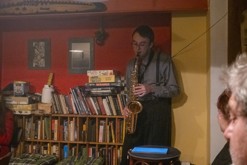 Vystoupení na saxofon s Radimem - Čajovna - vinotéka bez názvu, Lovosice (30.11.2023)