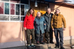 Hostina u bábušky - tradiční ukrajinské pokrmy / klobásy, slanečky, holubci, boršč, kuťa, cholodilnik, červený kaviár/ Rivne