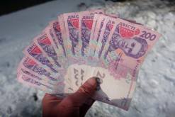 Výběr z bankomatu: 5000 po 200 hrivnách = 25 bankovek / Lvov