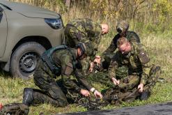 Cvičení seskoku AČR na jezeře Milada