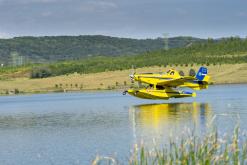 Voda z jezera Milada pomáhá hasit požár národního parku