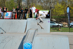 popshovit do 50-50 grindu na šikmý bedně