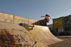 frontside ollie, za kopingem se už začíná člověk bát / foto: Jan Syrový, skatepark Lovosice