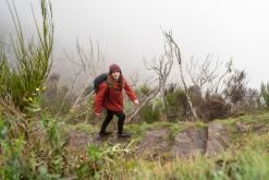 pěšky z nejvyššího vrcholu Madeiry (Pico Ruivo) na západ ostrova do Porto Moniz