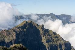 pěšky z nejvyššího vrcholu Madeiry (Pico Ruivo) na západ ostrova do Porto Moniz