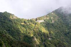 pěšky z nejvyššího vrcholu Madeiry (Pico Ruivo) na západ ostrova do Porto Moniz