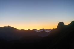 pěšky z nejvyššího vrcholu Madeiry (Pico Ruivo) na západ ostrova do Porto Moniz