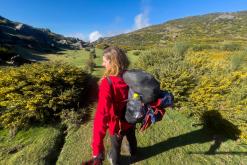 pěšky z nejvyššího vrcholu Madeiry (Pico Ruivo) na západ ostrova do Porto Moniz