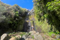 pěšky z nejvyššího vrcholu Madeiry (Pico Ruivo) na západ ostrova do Porto Moniz