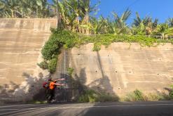 pěšky z nejvyššího vrcholu Madeiry (Pico Ruivo) na západ ostrova do Porto Moniz