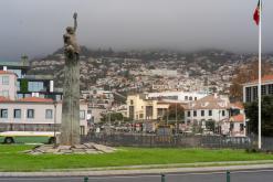 pěšky z nejvyššího vrcholu Madeiry (Pico Ruivo) na západ ostrova do Porto Moniz