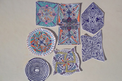 pastelková mandala s obrysy propiskou malého formátu