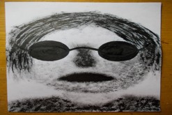 Nevědomý, neslyšící, nevidící / Brýlatý mladík nevidí svět, neslyší hudbu a ani nemůže mluvit svou zalepenou pusou. / štětcem a tuší / formát: A4