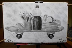 Vzorný / autobiografický námět / Zátiší kreslené z několika mých oblíbených předmětů v ateliéru. „Vzorný školák“ je ve všech směrech nadaný. Jezdí na skateboardu, kreslí a studuje knihy. / formát: A2