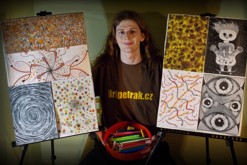 kresby na stojanech v ateliéru