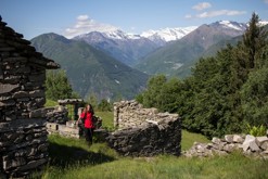 kochání se pohledem na krásné hory slunečné soboty / Val Grande