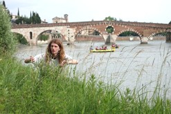 most Ponte Pietra přes řeku Adige / Verona // Ponte Pietra bridge
