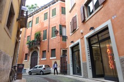 procházení ulic ve Veroně