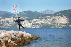 Naklánějící značka / Malcesine, Lago di Garda