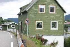 typické dřevěné domky / Indre Arna, Bergen