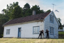 Hraní na schovávanou / Blomsterdalen, Bergen // Playing Hidden